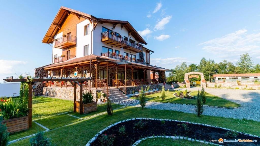 B&B Drăguș - Pensiunea Casa Luanna - Bed and Breakfast Drăguș