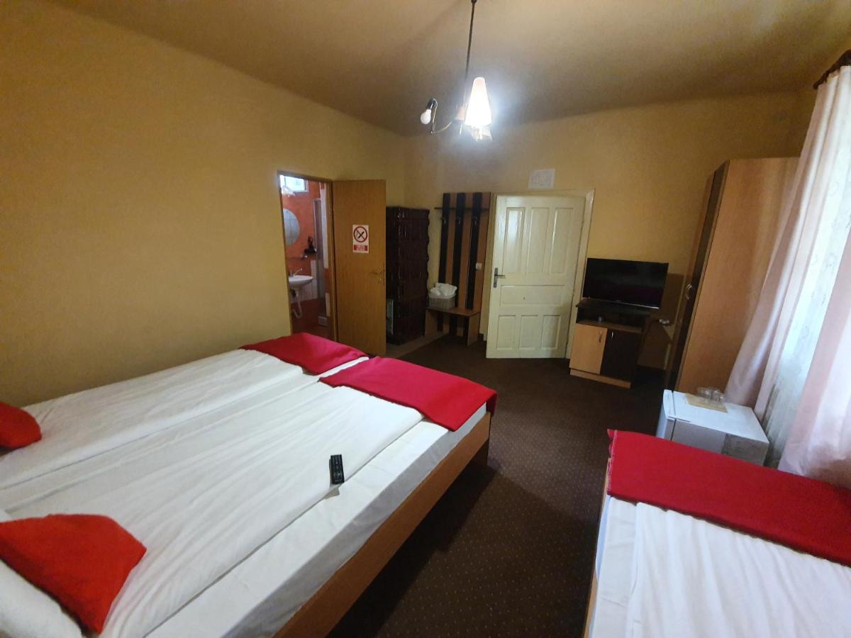 Dreibettzimmer mit eigenem Bad