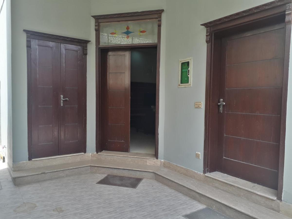 Fully Serviced Holiday Home Near Lahore Ring Road - Chambres d'hôtes Lahore