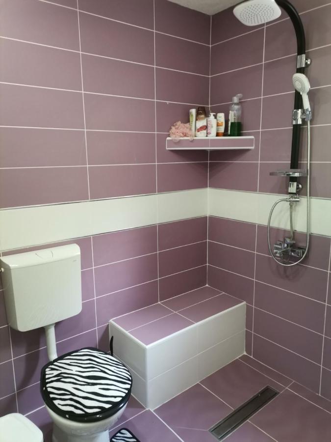 Basic Triple Room with Shared Bathroom