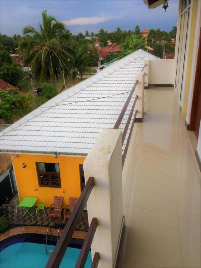 Second Floor Apartment with Balcony and Pool View 