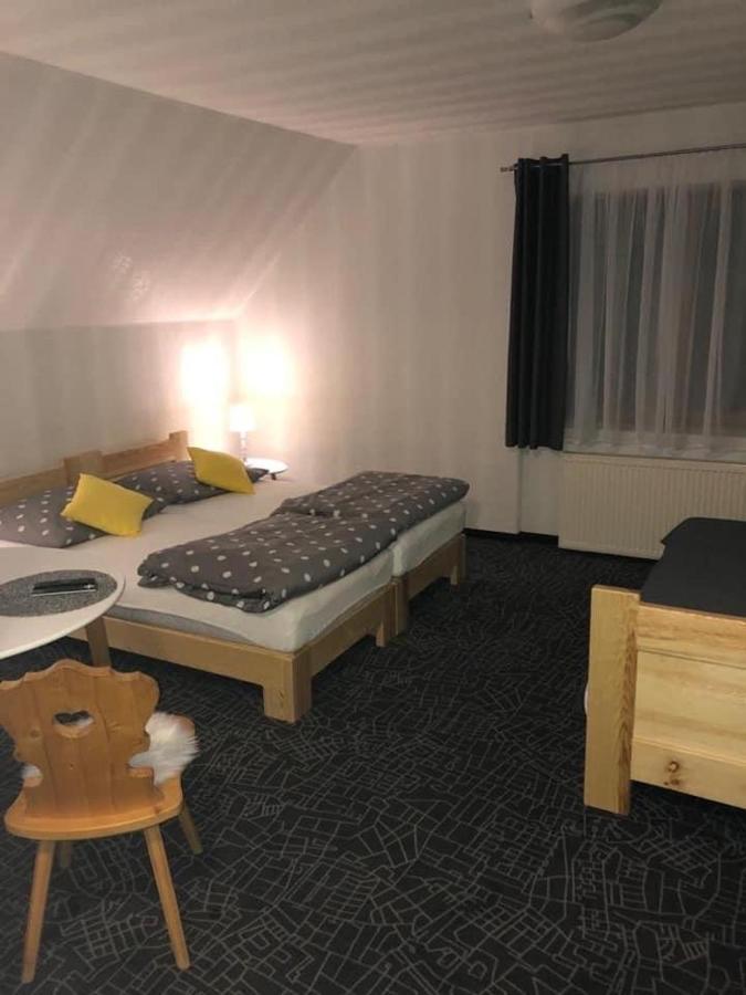 Camera Matrimoniale con Letto Supplementare