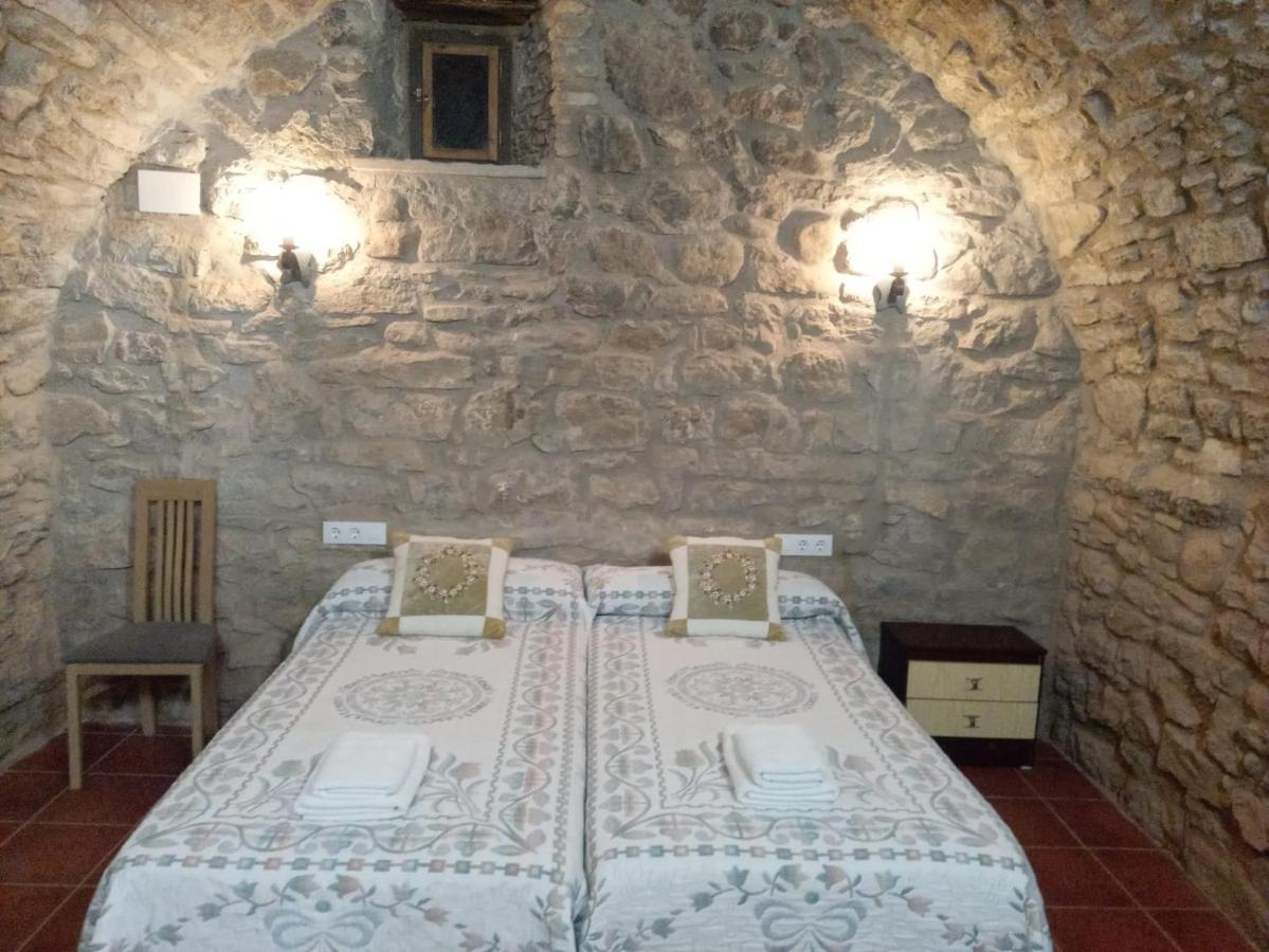 Habitación Doble Estándar con vistas a la montaña y baño compartido - 2 camas