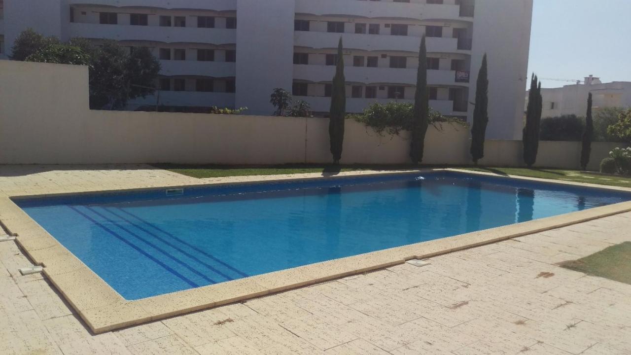 Modern 3 Bedroom Pool View. in Albufeira Bedandbreakfast.eu