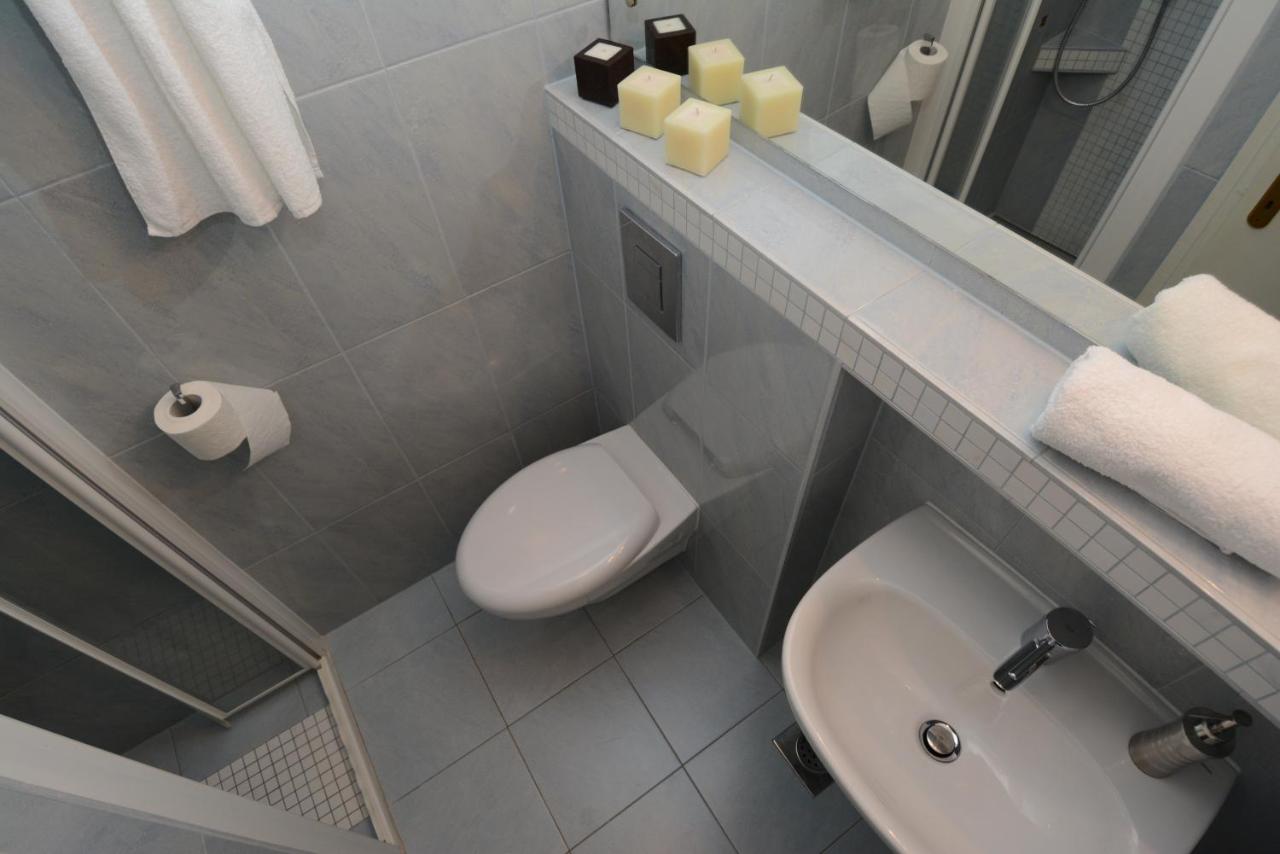 Twin Room with Private External Bathroom