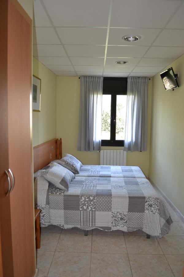 Hostal Bartis - Bed and Breakfast Figueres