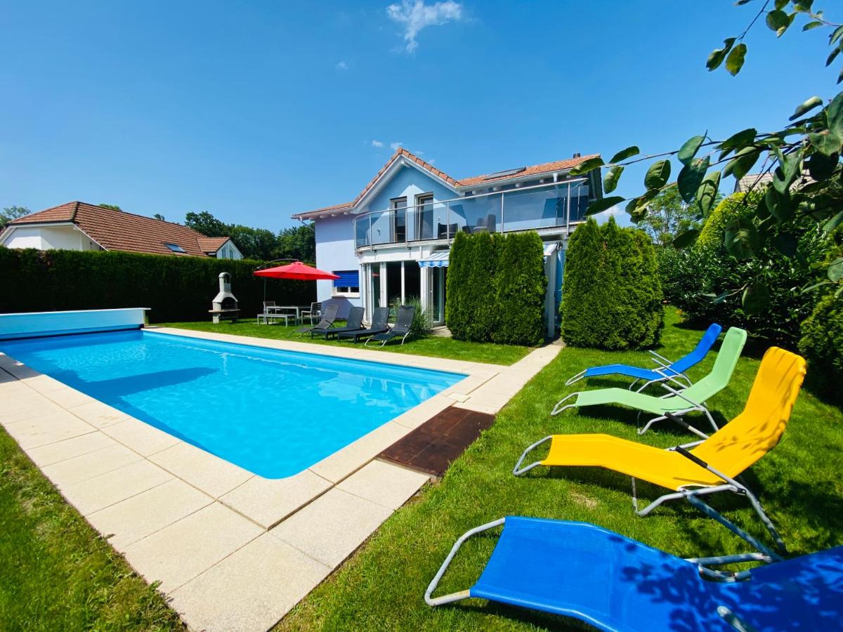 B&B Dottikon - Villa with Pool - Leon's Holiday Homes - Bed and Breakfast Dottikon