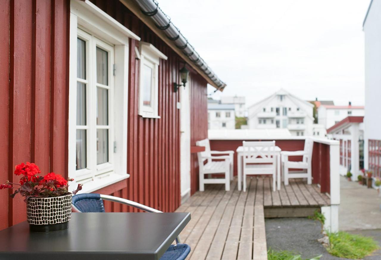 B&B Henningsvaer - Fiskekrogen Rorbuer - Bed and Breakfast Henningsvaer