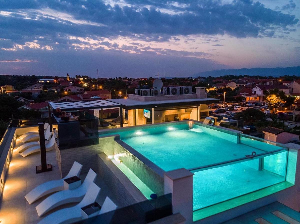 GrandPalazzo with rooftop swimming pool - Bed and Breakfast Vir
