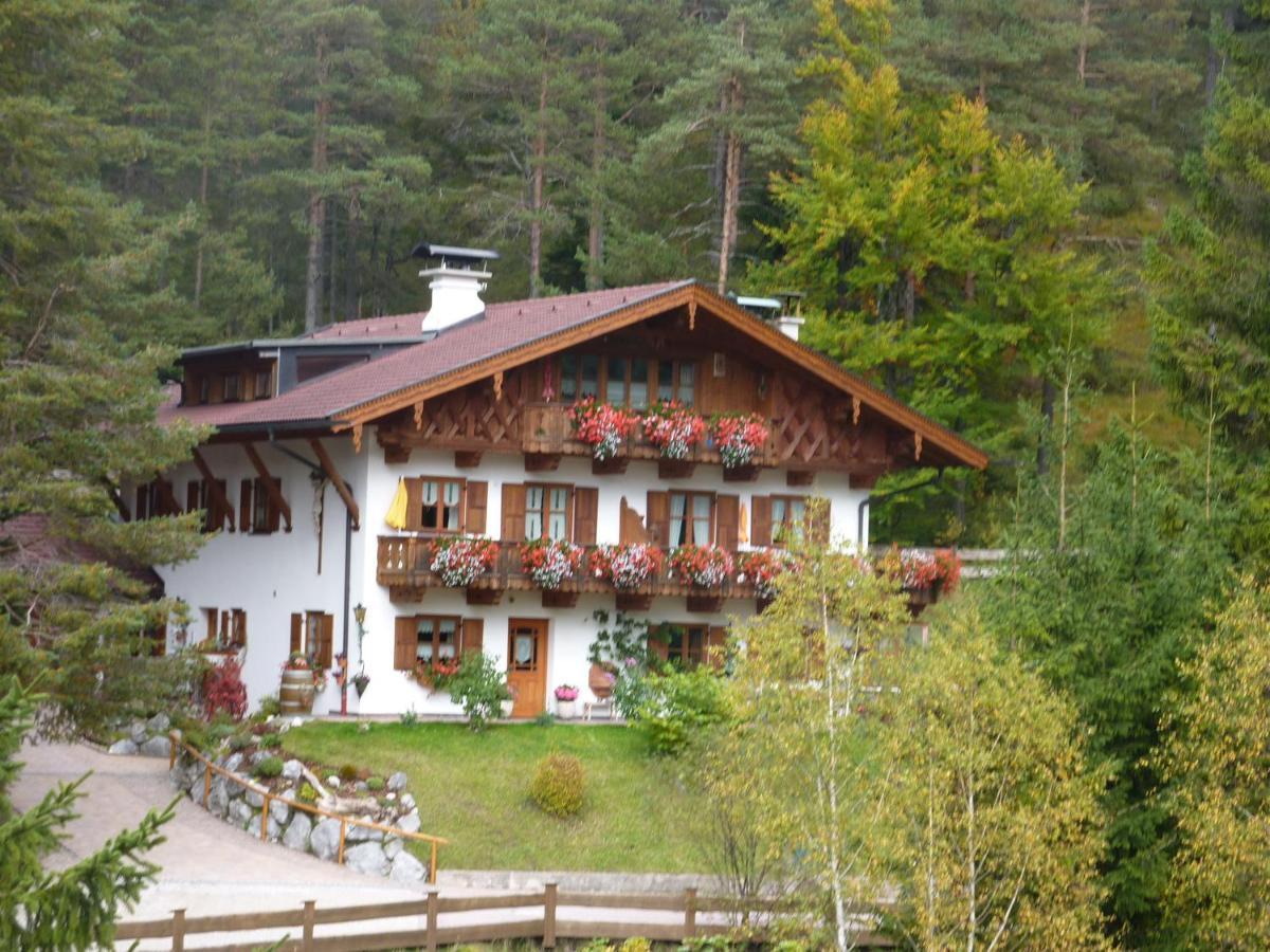 Gästehaus Arnspitzblick - Bed and Breakfast Scharnitz