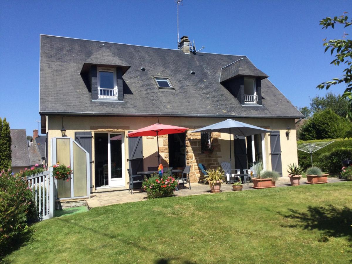 B&B Granville - Coup de cœur assuré ! CALM Comme à la Maison ! maison spacieuse avec grande terrasse pour 2 à 5 personnes proximité Granville et mer avec wifi et parking gratuits - Bed and Breakfast Granville