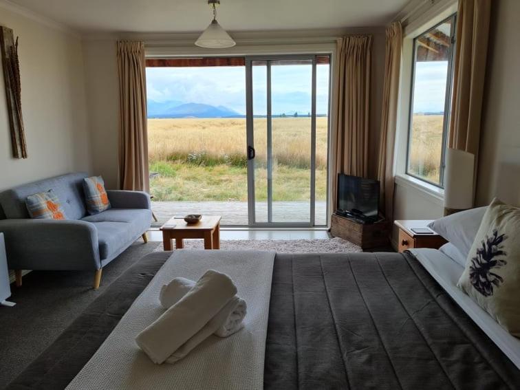 B&B Twizel - The Lodge, with Mt Cook views - Bed and Breakfast Twizel