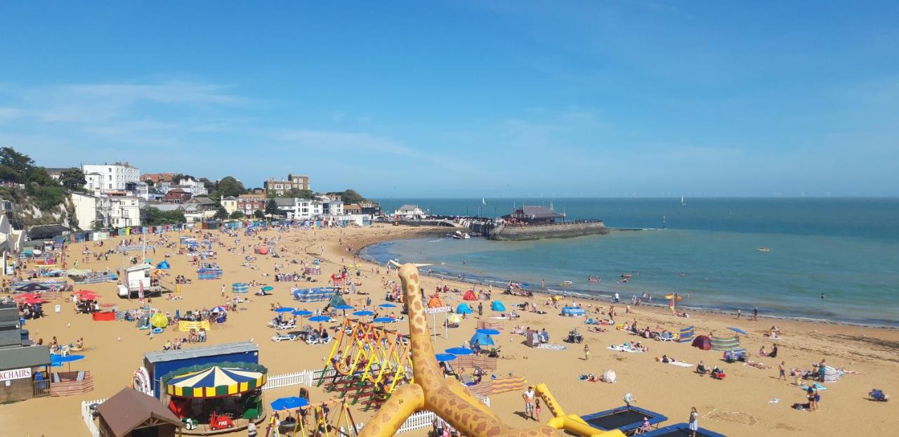 Fagin's Den in Broadstairs - Exclusive unmissable deals! Book now before it's too late! - Chambres d'hôtes Broadstairs
