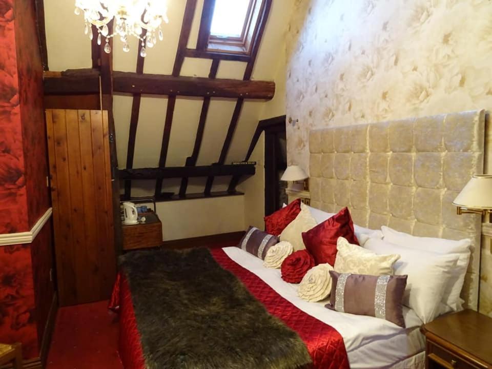 Zimmer mit Kingsize-Bett