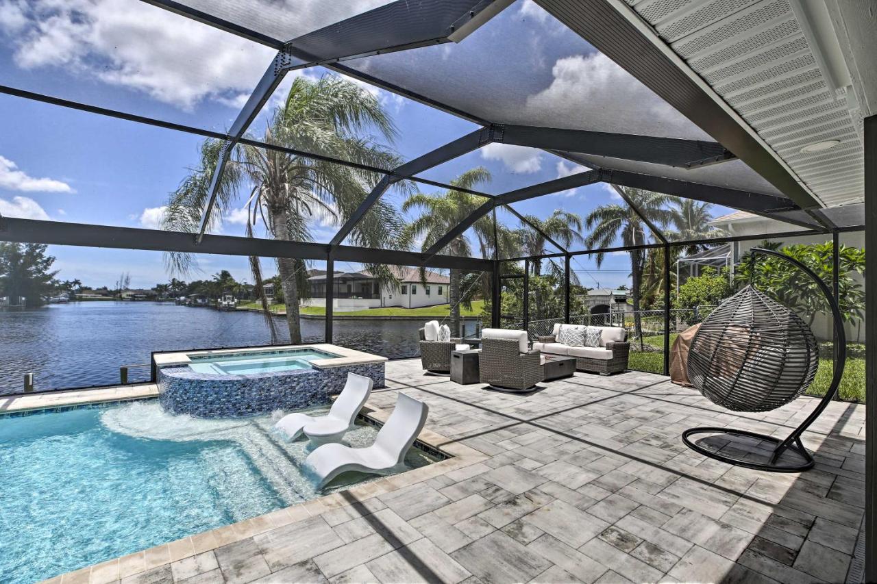 Canal-Front Cape Coral Home Pool and Patio - Bed and Breakfast Cape Coral