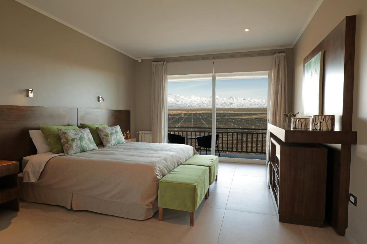 Deluxe Double or Twin Room with Mountain View