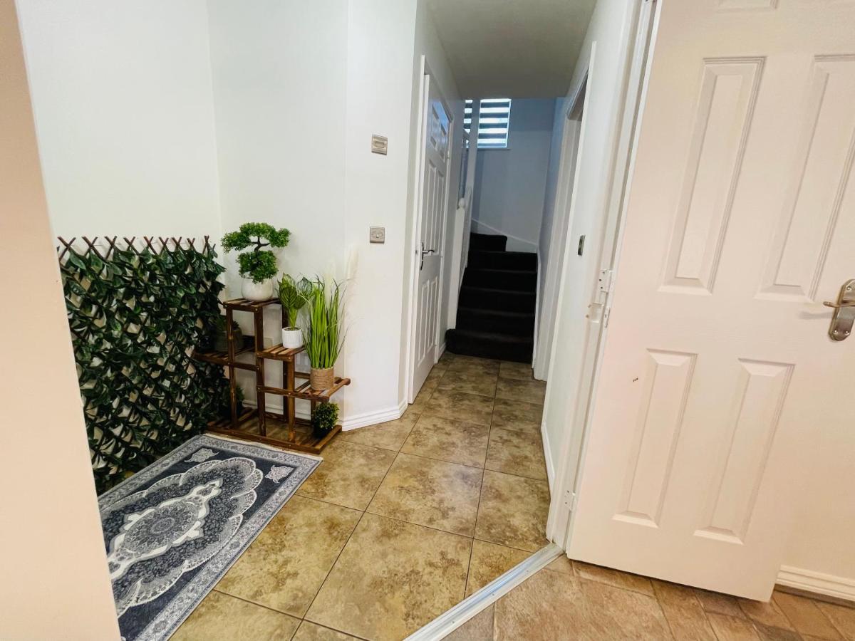 Watan Cottage - Spacious 3 Bedrooms Entire House With Beautiful Outdoor Garden - Bed and Breakfast Manchester
