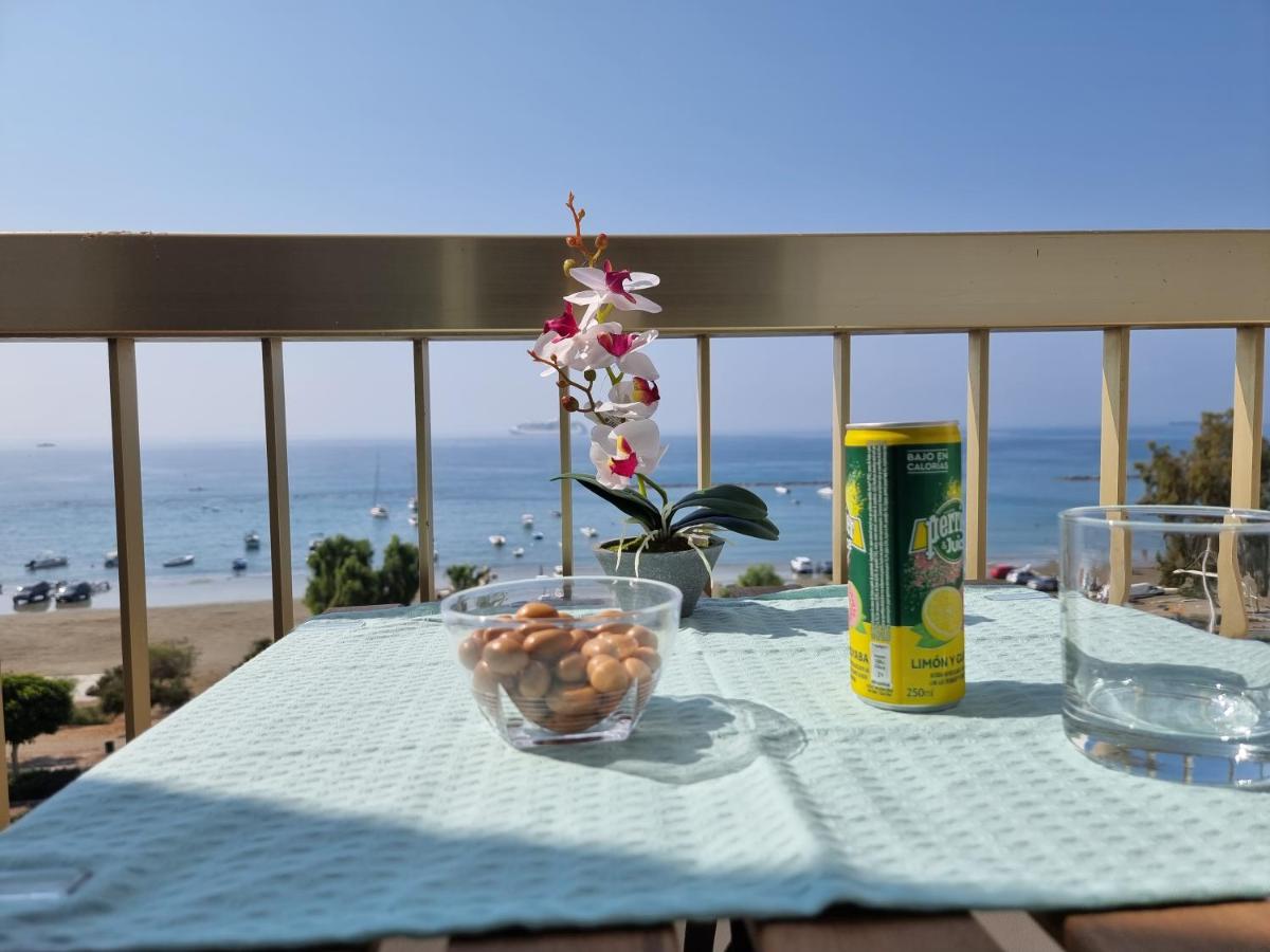 B&B Limassol - Super Modern Beachfront 1 bedroom - sleeps 4 - Bed and Breakfast Limassol