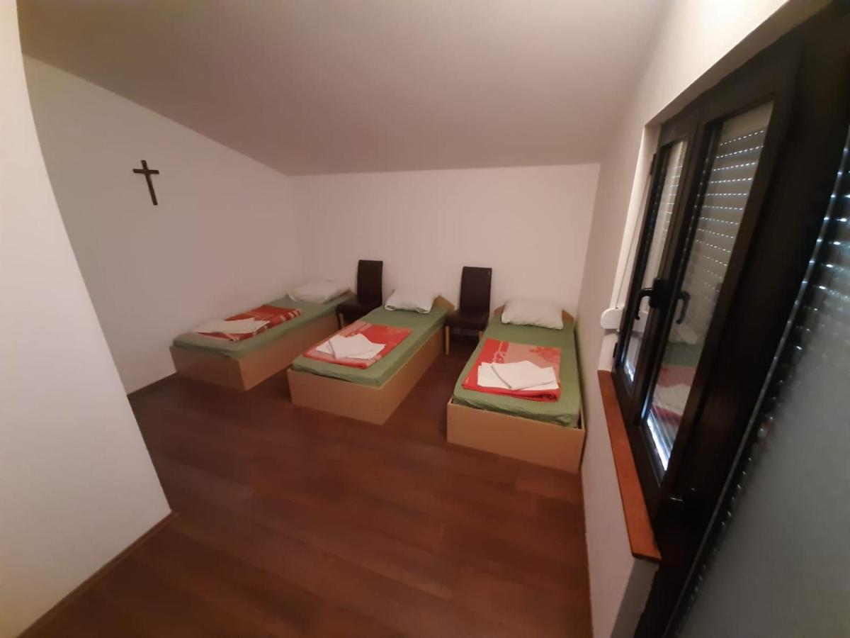 Dreibettzimmer mit Balkon