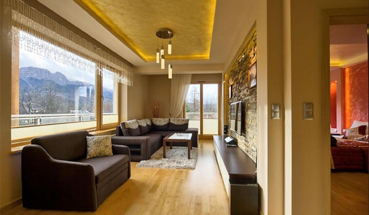 Apartment with Mountain View