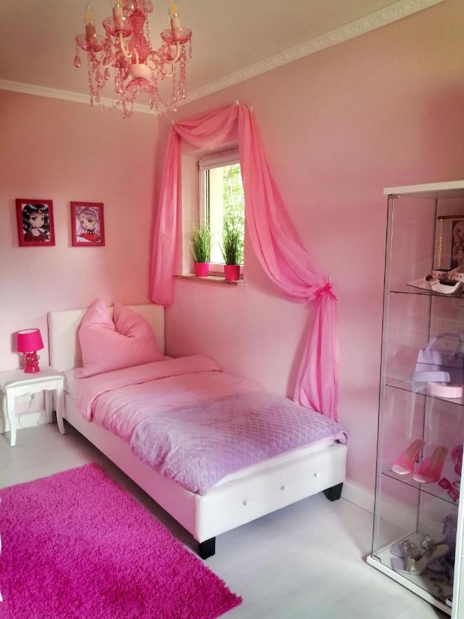 Single Room with Shared Bathroom