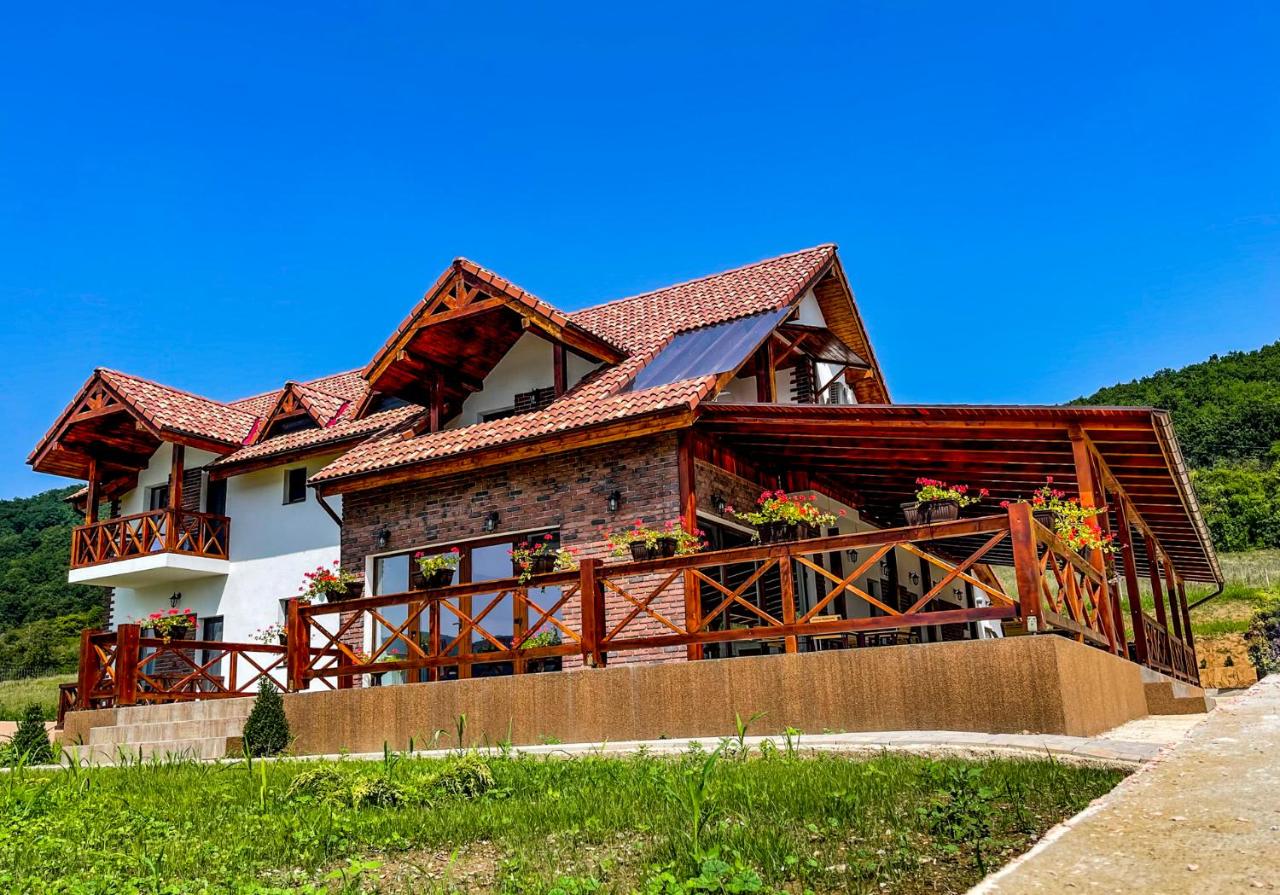 B&B Gornea - Pensiunea Balkan - Bed and Breakfast Gornea