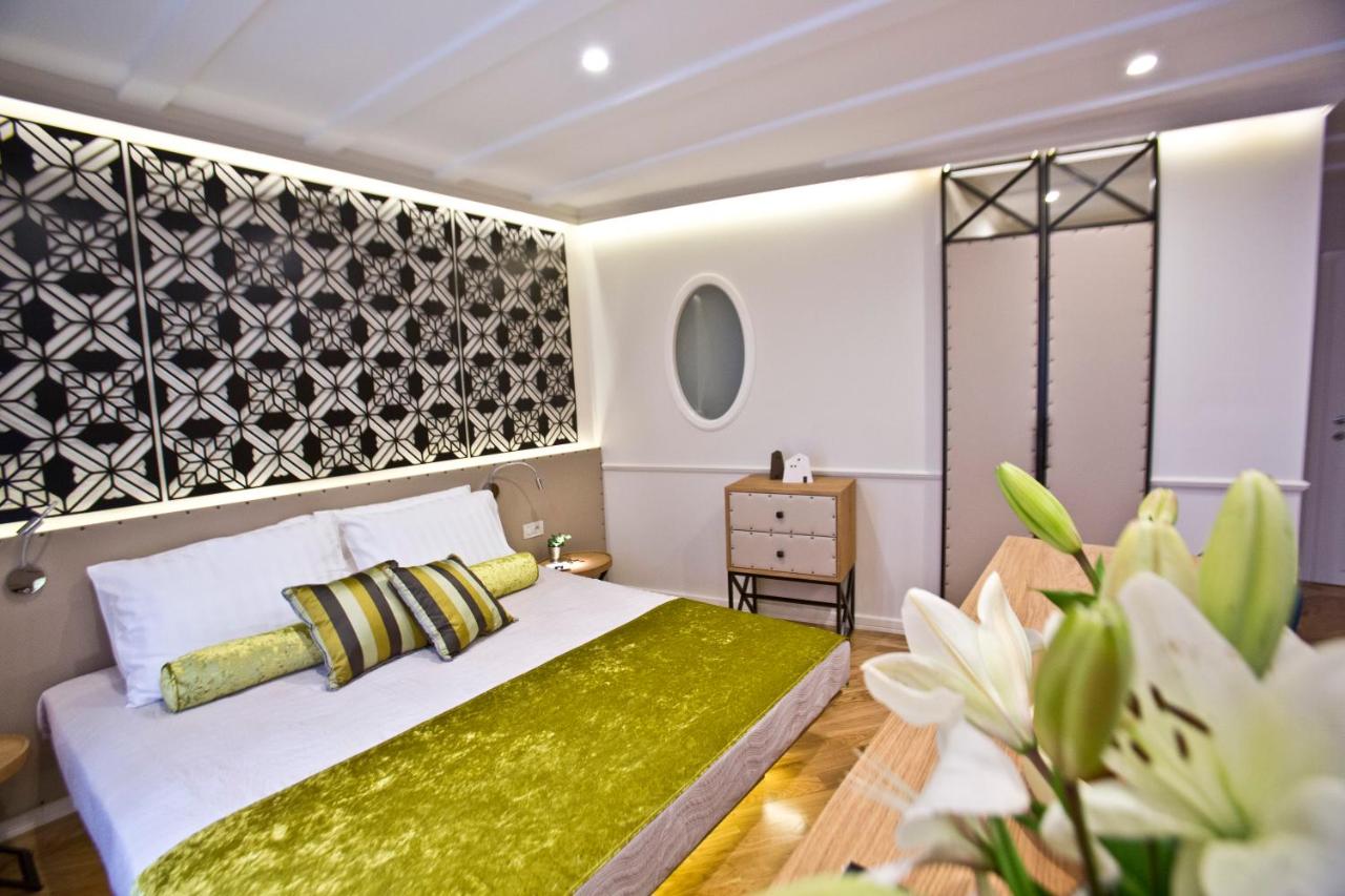 Deluxe Two-Bedroom Apartment
