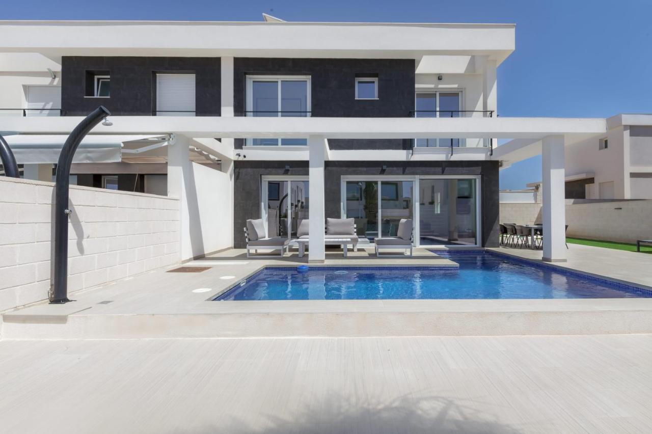 Casa Bos Dolpfin Wellness Luxury Entire Villa Pool & Jacuzzi Gran Alacant near Beach - Chambres d'hôtes Puertomarín