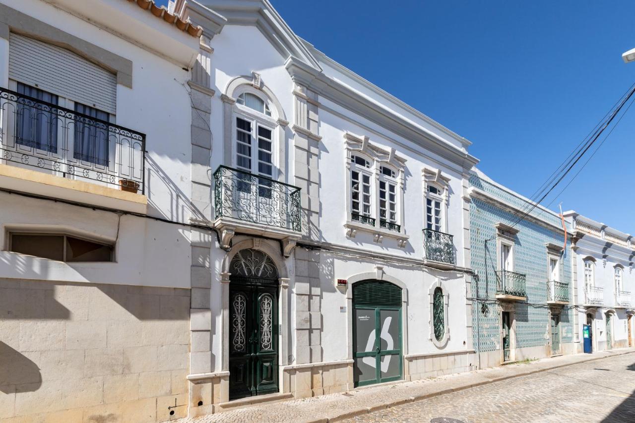 River Terrace Tavira - with 170 sqm private terrace - Chambres d’hôtes Tavira