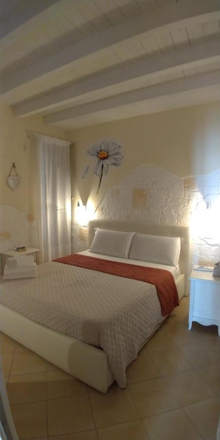My Monopoli- Casa dei Fiori "Margherita" Centro Storico - Bed and Breakfast Monopoli