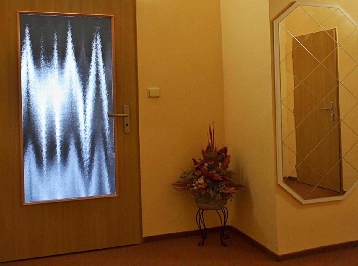 Apartmán Náměstí Hostinné - Bed and Breakfast