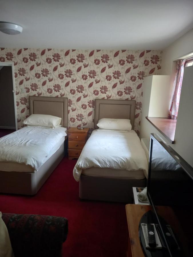 Family Room with Private Bathroom (2+1) or Twin Room