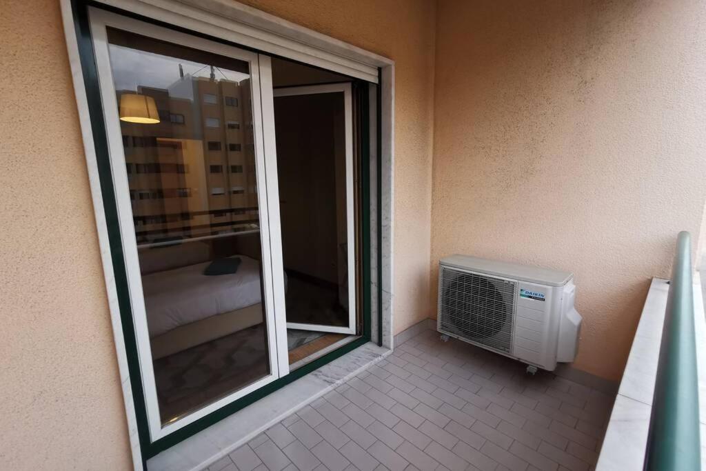 Cozy Purple Telheiras Apartment - Ferienwohnung Lissabon