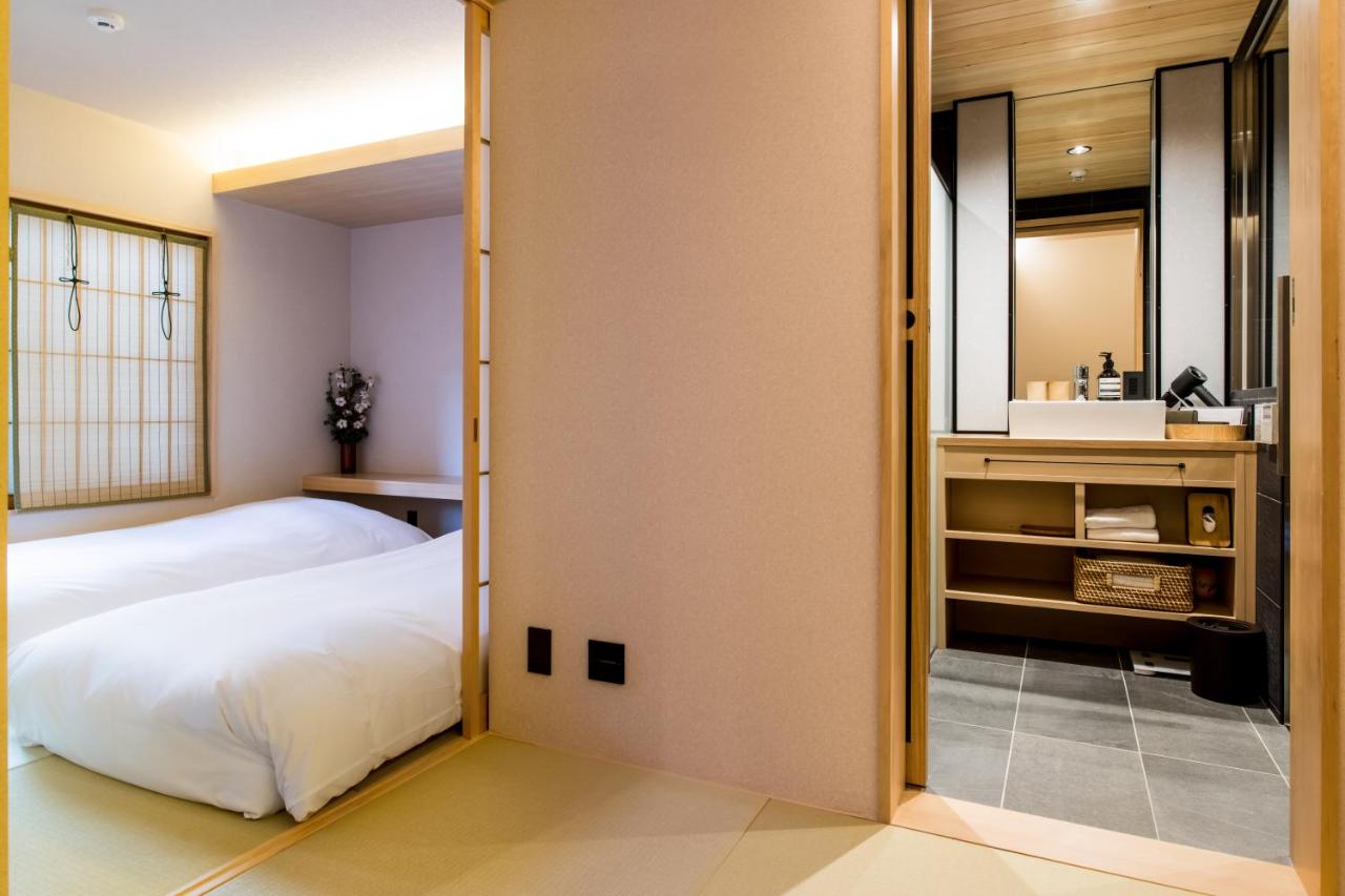 Zweibettzimmer mit Bad