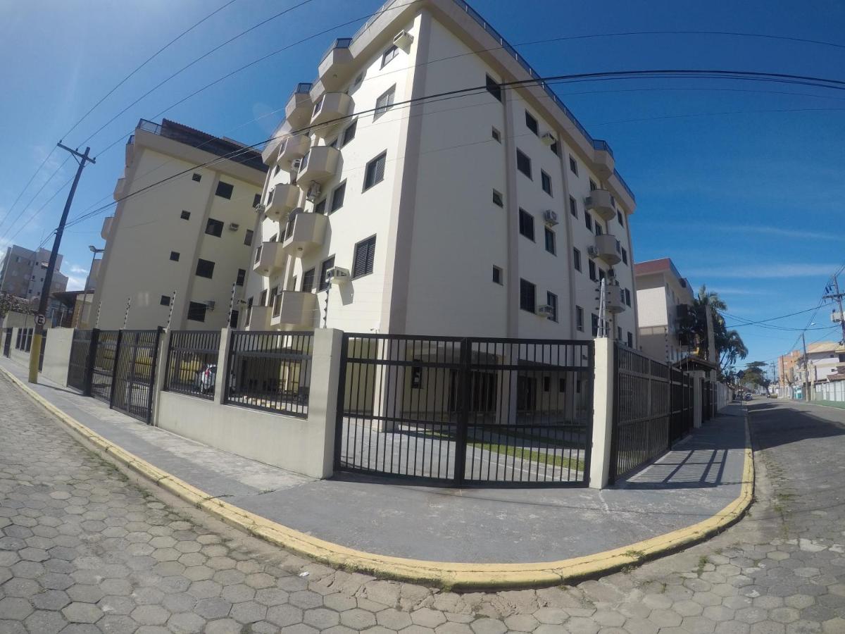 Apartamento na praia grande próximo a feirinha e mercado - B&B