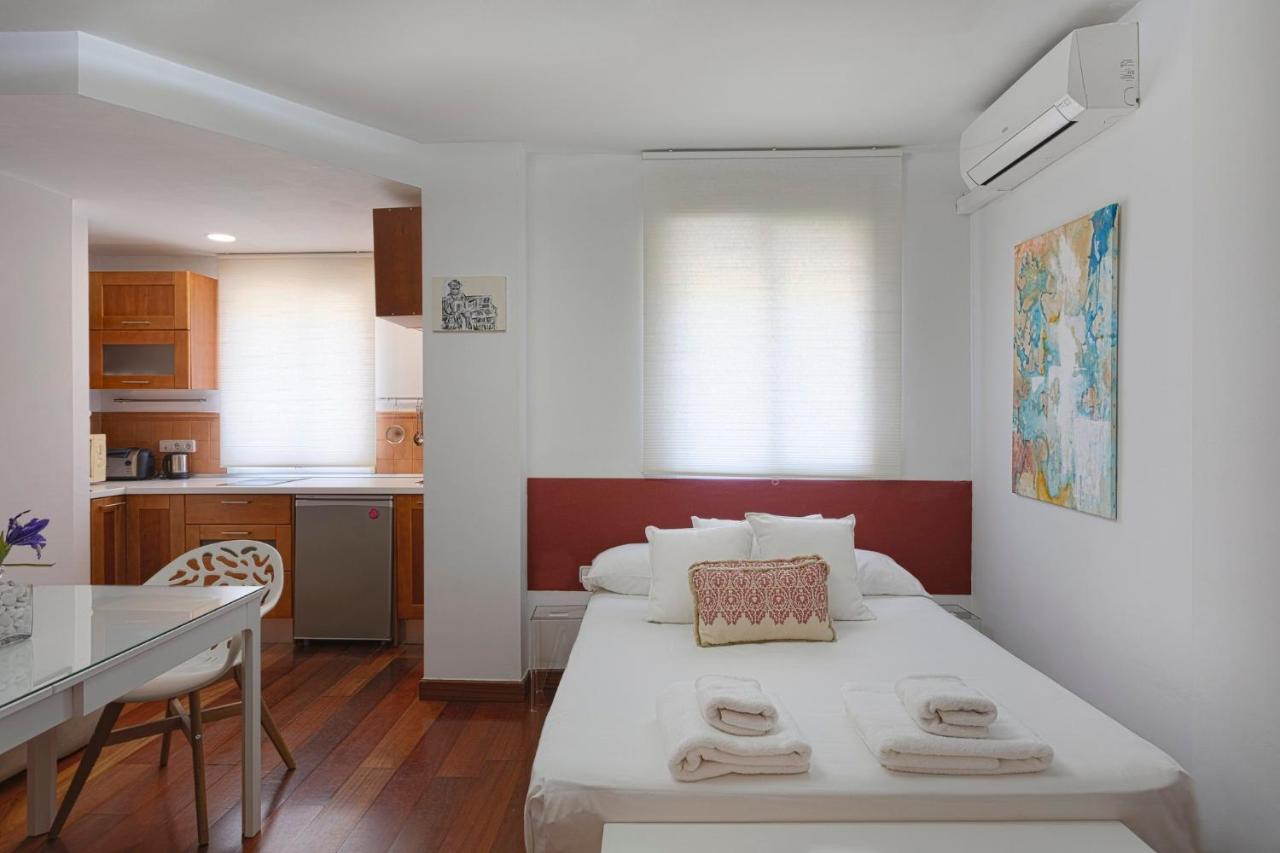 Studio (1-2 Adults) - Paseo de Reding 33