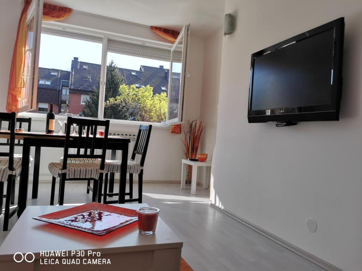 City Lake Pearl #lake Jarun#green area#free parking#cafes, tram to city, markets#balcony&sunny&easy self check in 24-7 - B&B