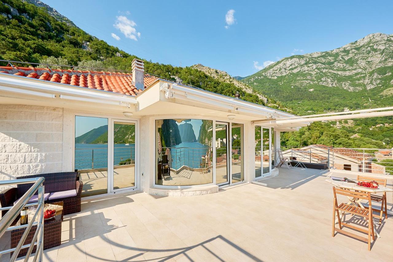 Boka Mia - apartments with pool, first line - Ferienwohnung Risan