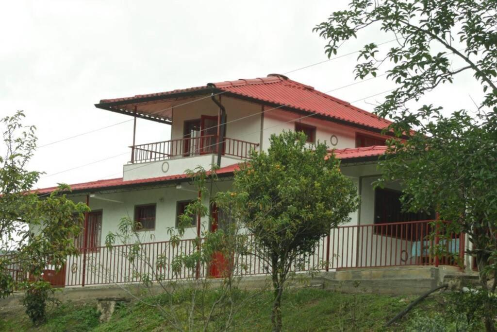 Hermosa Casa Campestre - Reserva Mínimo 4 Huéspedes - B&B Ubaque