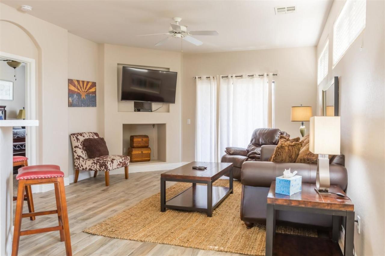B&B Chandler - Gated Ocotillo Townhouse with heated pool, spa, BBQ - Bed and Breakfast Chandler