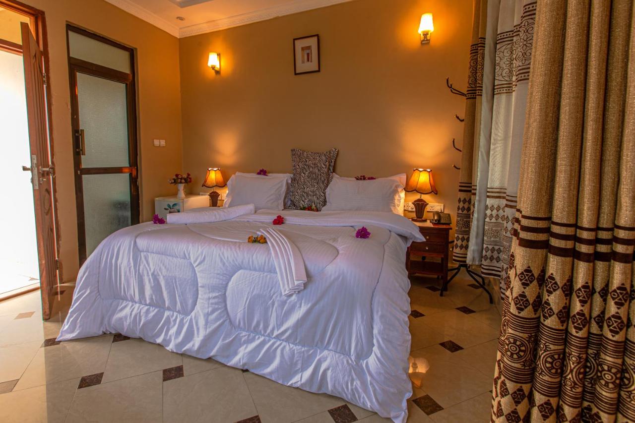 Queen Room with Garden View