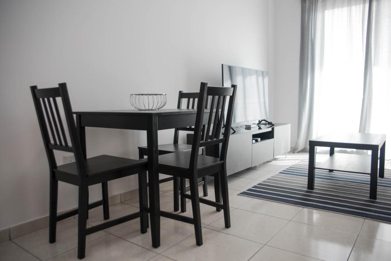 Renovated one bedroom apartment in Paphos with pool - Bed and Breakfast Paphos
