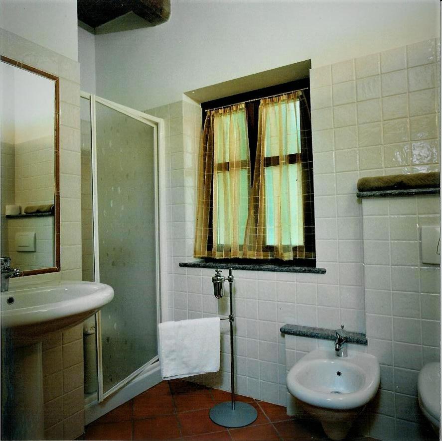 Doppel-/Zweibettzimmer mit Bad