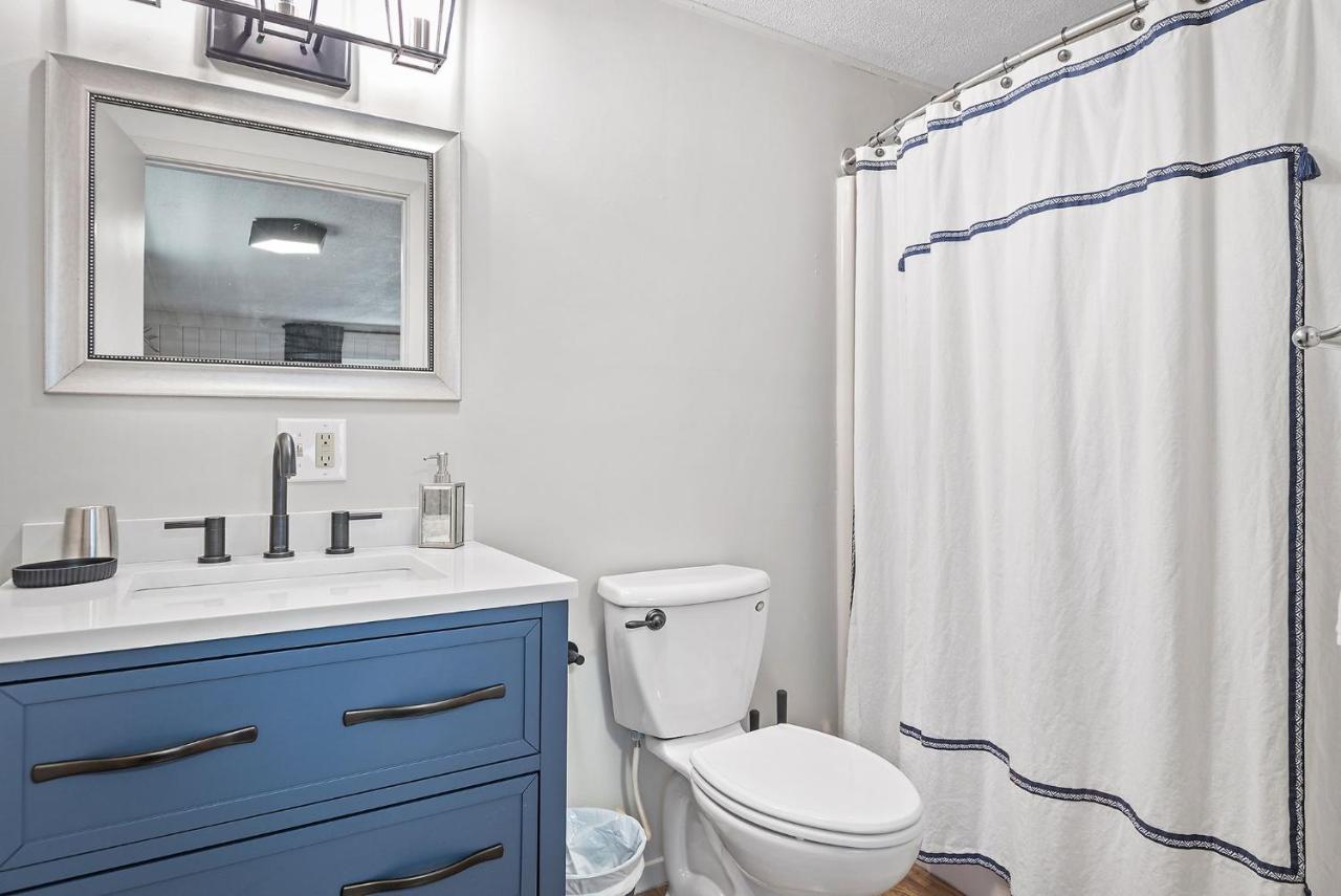 Suite with Mountain View
