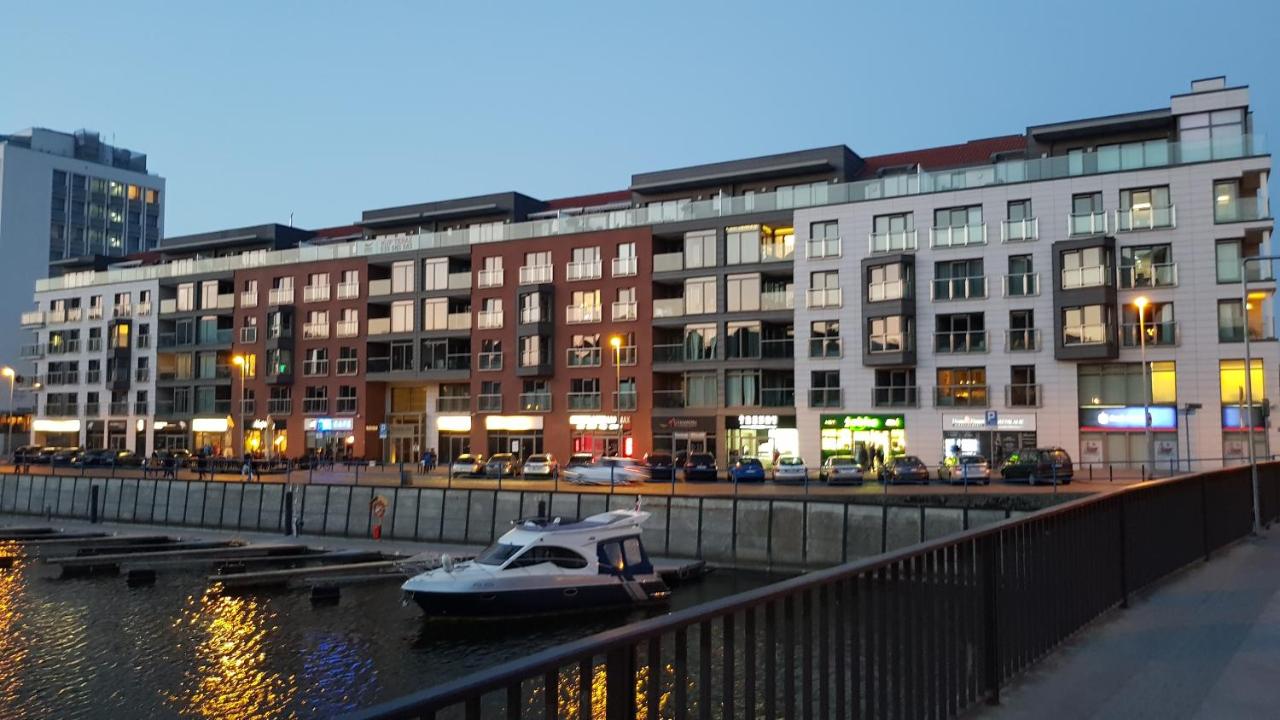 Waterlane w oknami na rzekę - Marina View - Comfy Apartments - Chambres d’hôtes Gdańsk
