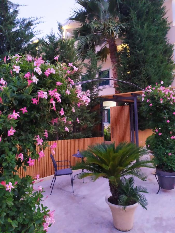 Katsenos studios - B&B Nikiana