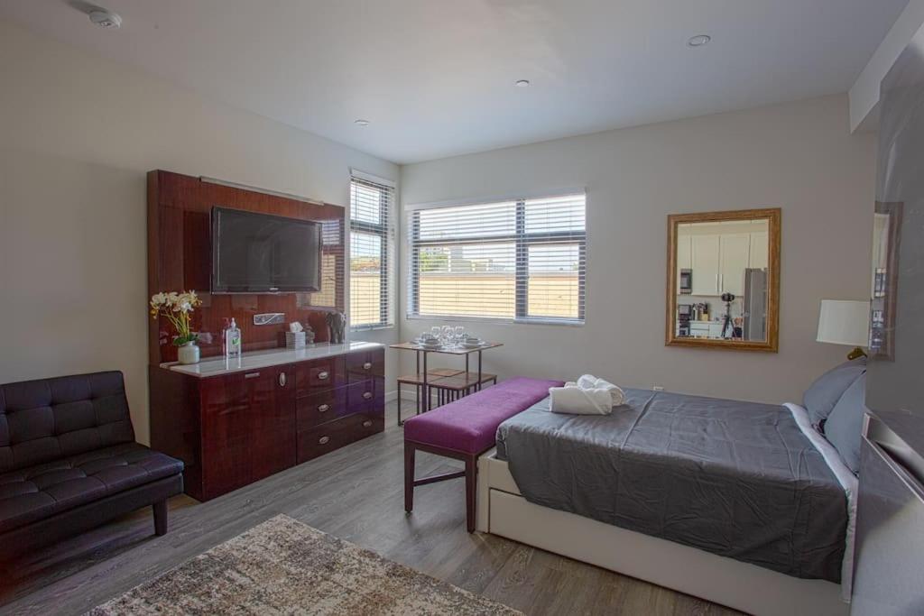 2 Bedroom, 2 Bathroom Detached Apt Max 7 Sleepers - B&B
