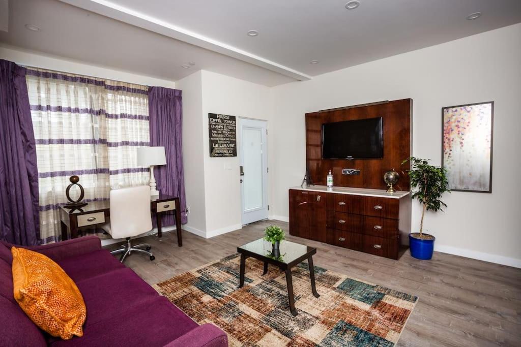 B&B San Diego - 1 Bedroom Apartment with Luxurious Design in SD - Bed and Breakfast San Diego
