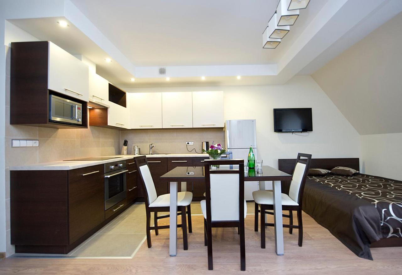 One-Bedroom Apartment (6 Adults)