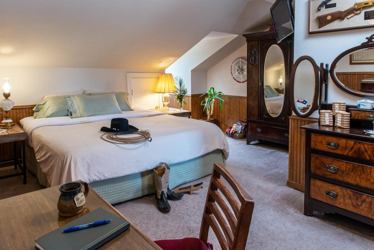 King Room with Sofa Bed